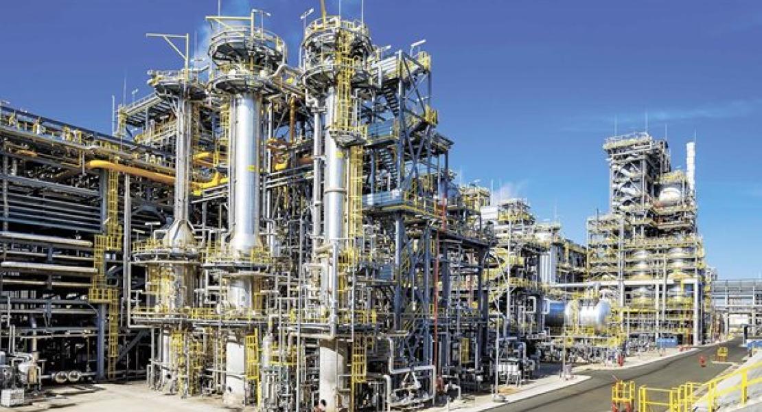Нефтопреработвателният завод в Бургас