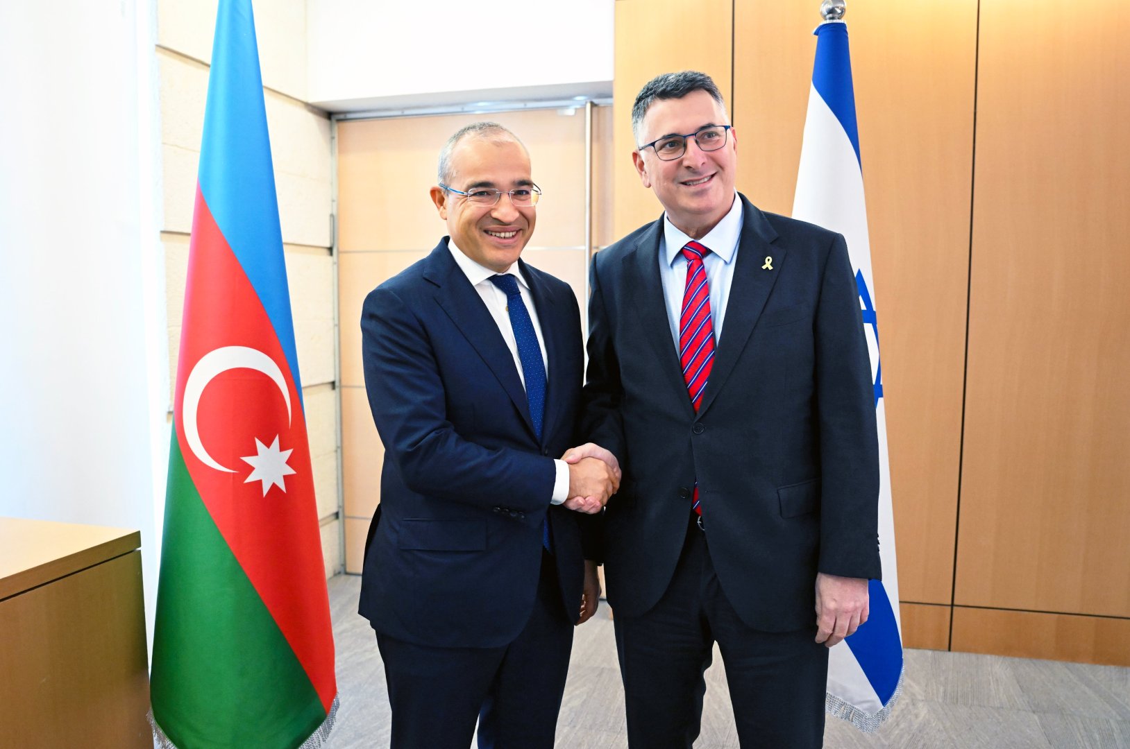 Azerbaijans Minister of Economy Mikayil Jabbarov and Israels Minister of Foreign Affairs Gideon Saar 
