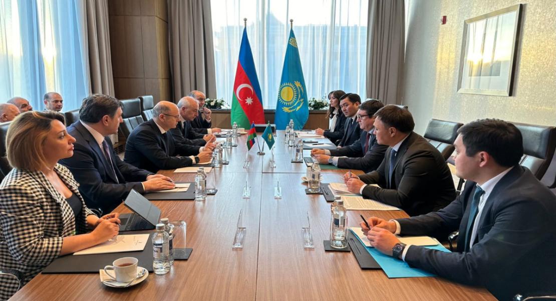 Министърът на енергетиката на Азербайджан Парвиз Шахбазов на среща с колегата си от Казахстан Алмасадам Саткалиев